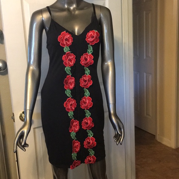 yoyo 5 Dresses & Skirts - Black mini dress with red roses
